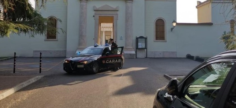 Rapinano una 75enne al cimitero, l’anziana cade e si ferisce: ricoverata all’ospedale